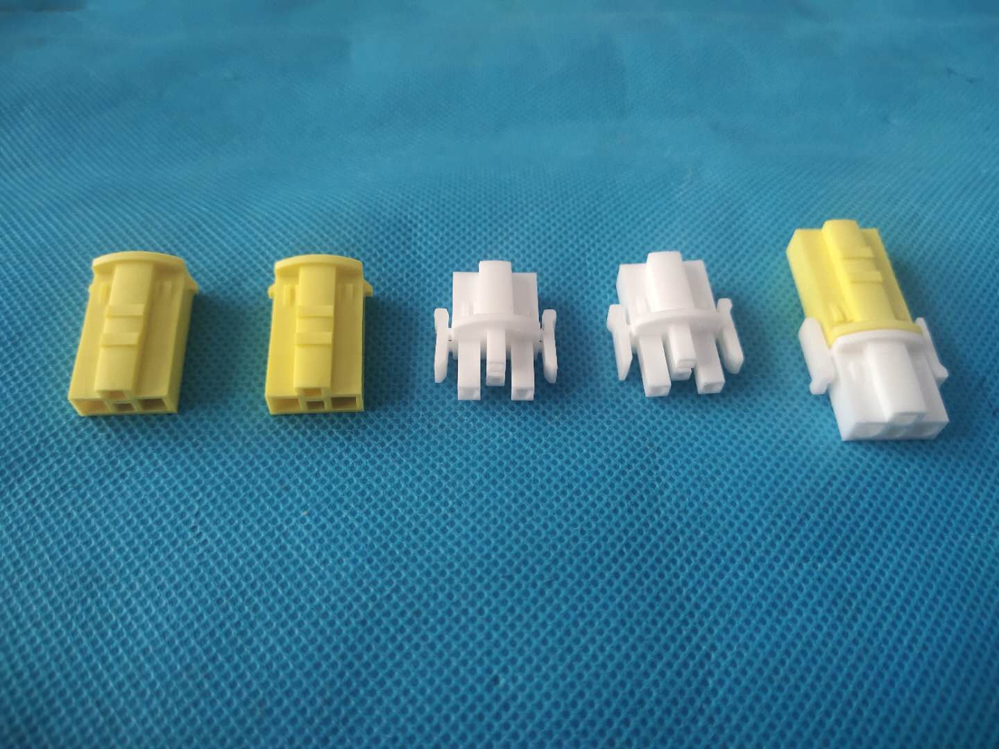 连接器